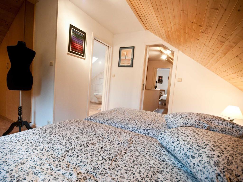 Modern Holiday Home In Stavelot With Fireplace Szoba fotó
